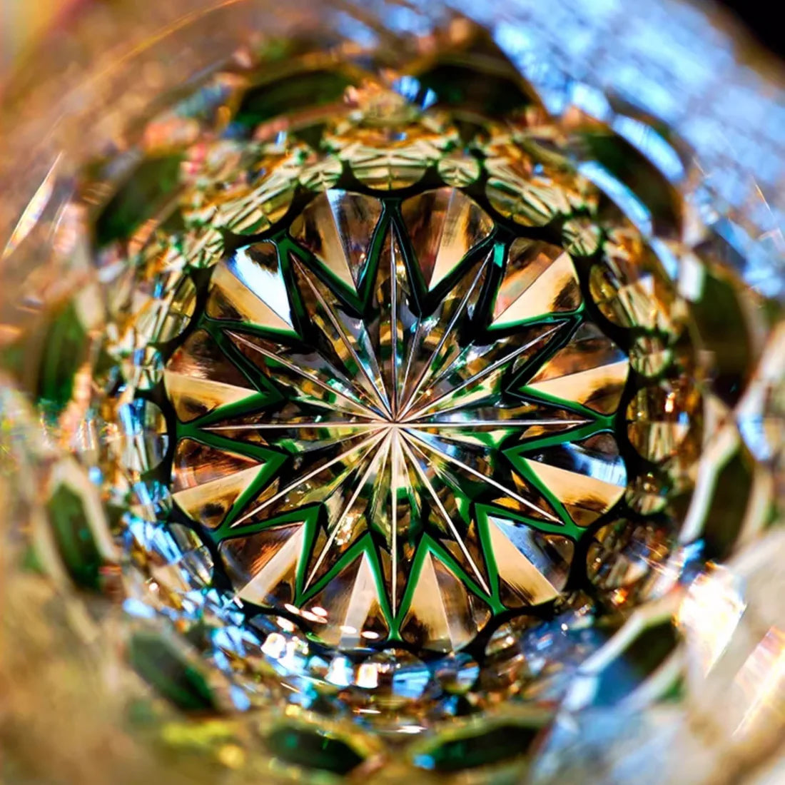 Edo Kiriko Hand-Carved Emerald Fluorite Whiskey Glass – A Verdant Glimmer of Radiance